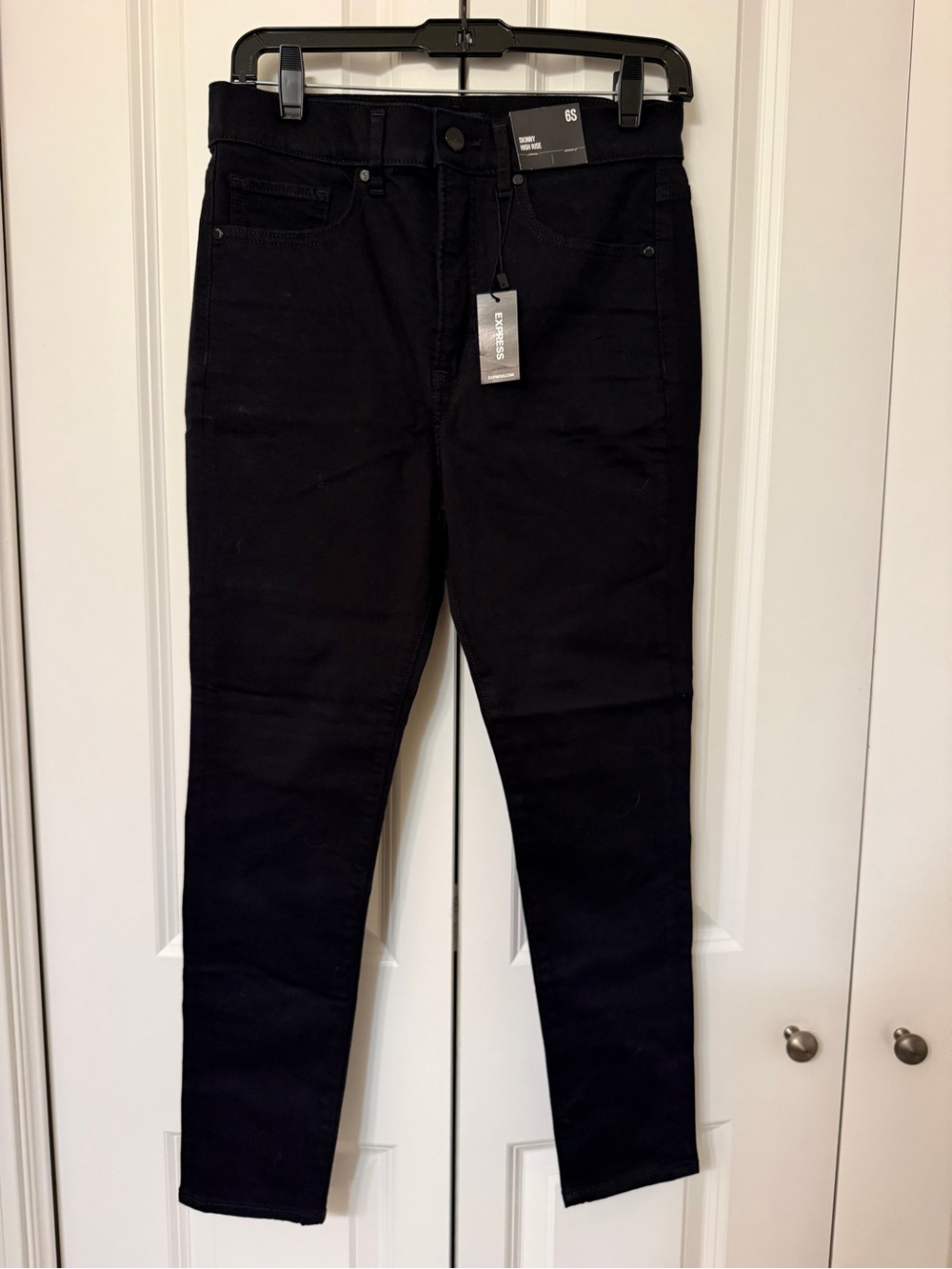 Express Women’s Skinny Jeans in Black 6S